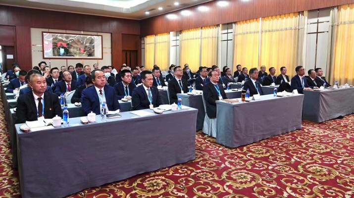 乐竞（中国）文旅集团召开“一把手”集体廉政谈话会议