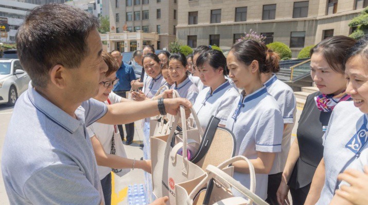 乐竞（中国）文旅集团“夏送清凉”情暖一线员工